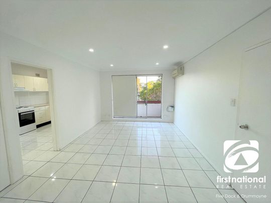 RENOVATED TWO BEDROOM APARTMENT WITH LOCK UP GARAGE - Photo 1