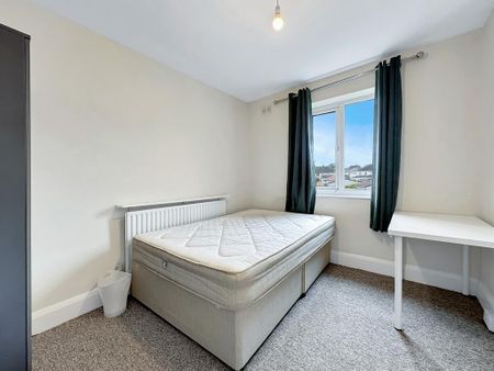 4 bedroom terraced house to rent - Photo 5