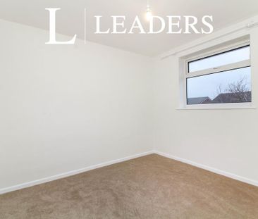 3 bedroom end of terrace house to rent - Photo 2