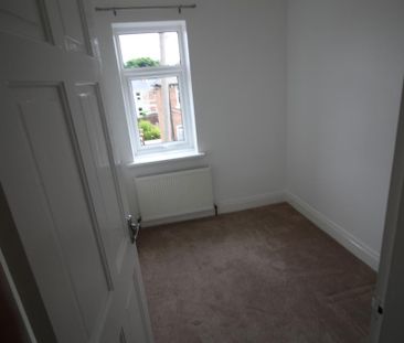 3 bedroom end of terrace house to rent - Photo 6