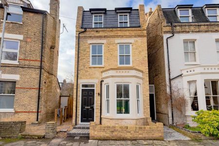 3 bedroom detached house to rent - Photo 2