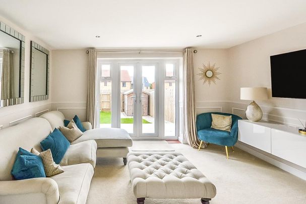 3 bedroom semi-detached house to rent - Photo 1