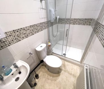 4 bedroom terraced house to rent - Photo 2