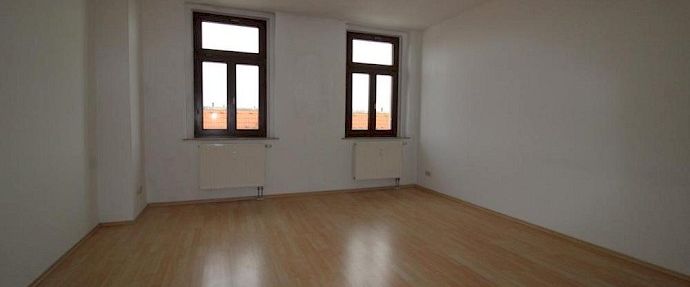 Große 2 Zimmer Wohnung im DG mit Balkon - Photo 1