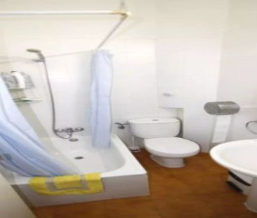 Furnished room in 6-bedroom apartment in Malasaña, Madrid - Foto 6