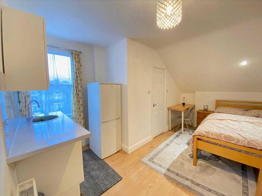 Studio to rent - Photo 1