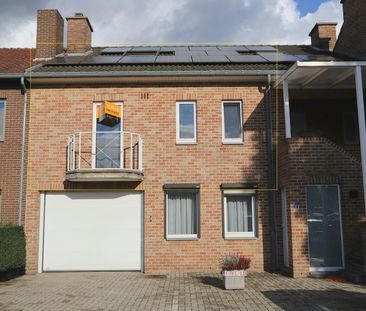 Ruim en licht duplex-appartement met 2 slaapkamers en autostaanplaats te Lanaken - Photo 3