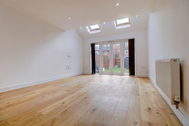 3 bedroom terraced house to rent - Photo 1