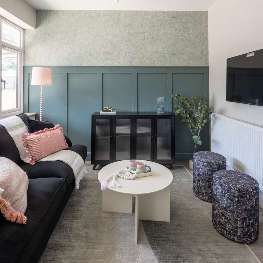 King Georges Road Room 9 ( top floor, front ) - Photo 1