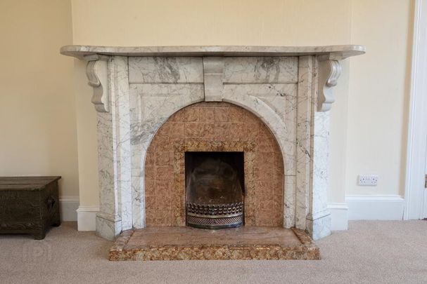 Kilwarlin House, 129 Moira Road, Hillsborough, BT26 6JW - Photo 1
