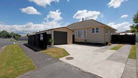 Three Bedroom Home-Hospital location - Photo 4