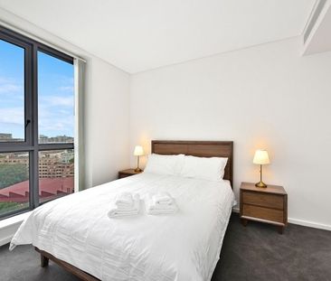 Unbeatable location from amazing fully furnished Darling Harbour ap... - Photo 3