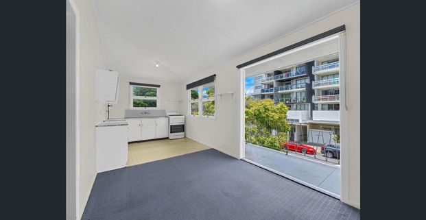 FANTASTIC WOOLOOWIN LOCATION - Photo 1