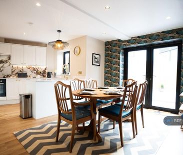 1 bedroom in a house share to rent - Photo 2