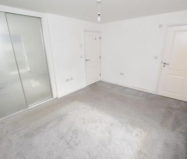 2 bedroom ground floor flat to rent - Photo 2