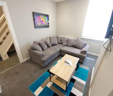 4 bedroom terraced house to rent - Photo 2