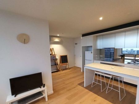 Stylish 2-Bedroom Apartment in Melbourne's Prime Location - Photo 2