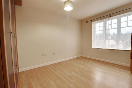 3 bedroom flat to rent - Photo 2