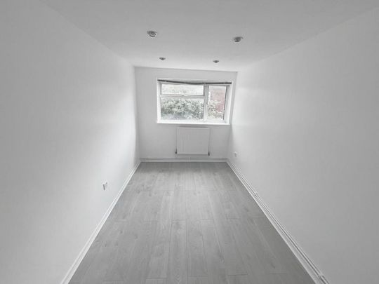 2 bedroom end of terrace house to rent - Photo 1