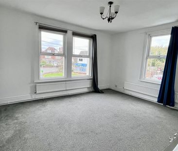 3 bedroom flat to rent - Photo 6