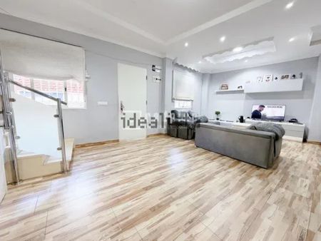 Alquiler de chalet adosado en Calle Calvario - Photo 2