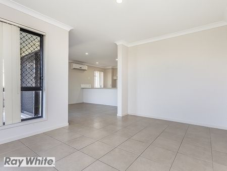 90 Daintree CCT, North Lakes QLD 4509 - House For Rent | Domain - Photo 5