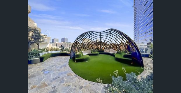 Modern 2-Bedroom Fully Furnished Apartment with Stunning Views in West Side Place - Photo 1