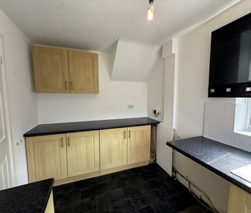 3 bedroom semi-detached house to rent - Photo 6