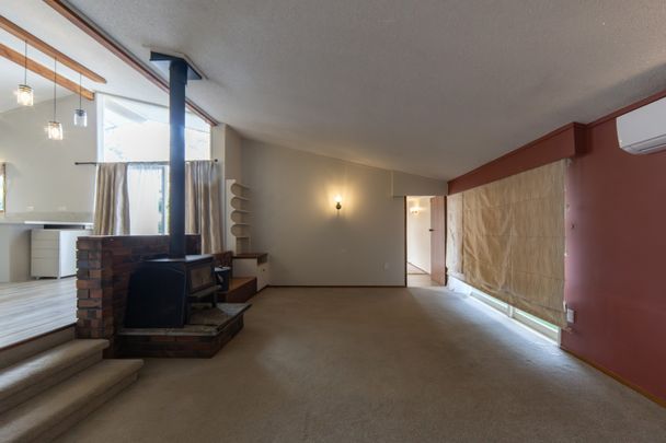 Four Bedroom Home Close to The University - Photo 1