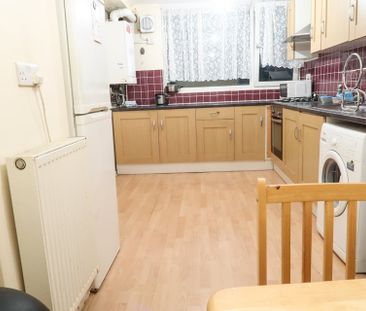 Room in a Shared Flat, Bow Central Line, E3 - Photo 1