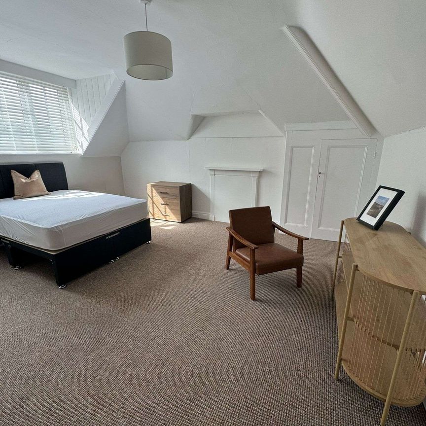 Beautifully refurbished shared house, quiet location - Photo 1