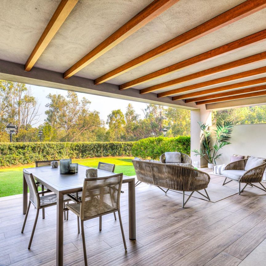 Apartamento planta baja en alquiler en Los Naranjos, Marbella - Photo 1