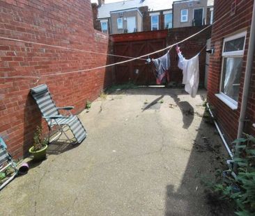 2 Bed - Stratford Grove West, Heaton - Photo 6