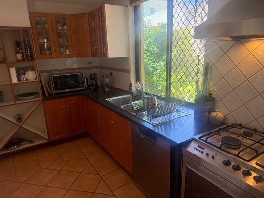 South Perth - Photo 1