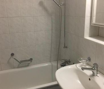 Sunny and bright apartment near the train station - Photo 2