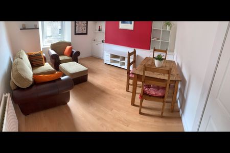 2 Bed Flat, Lamond Place, AB25 - Photo 2