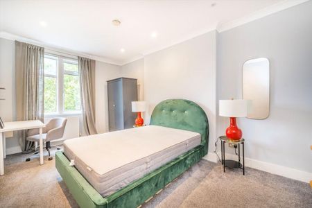 3 bedroom flat to rent - Photo 4