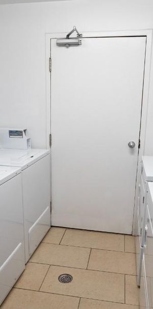 Jardin du carrefour | Appartement moderne 4 1/2 à louer | 2 bedrooms for rent | Laval - Photo 1