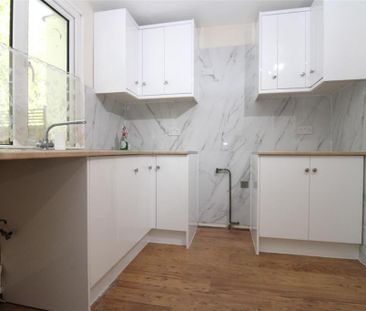3 bedroom end of terrace house to rent - Photo 6