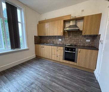 3 bedroom flat to rent - Photo 6