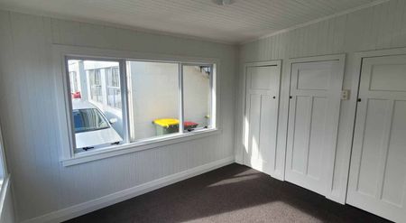 114 MacFarlane Street - Photo 4