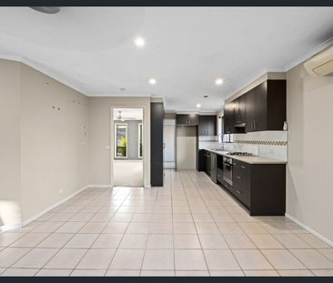 Family Home in Quiet Court - Photo 6