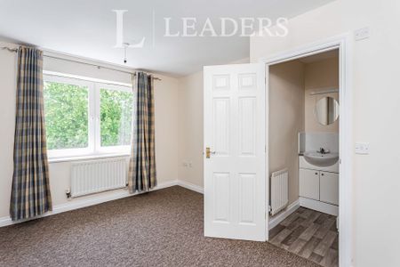 2 bedroom apartment to rent Harlands House, Harlands Road, Haywards Heath, RH16 - Photo 3