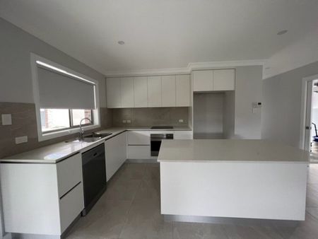 Executive Style Villa in North - Photo 2