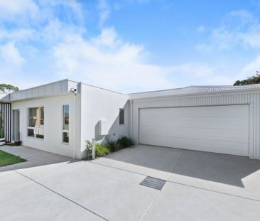 Modern Family Home Located in Popular Ballarat North - Photo 6