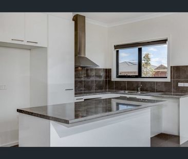 Spacious 3 Bedroom Townhouse - Photo 1