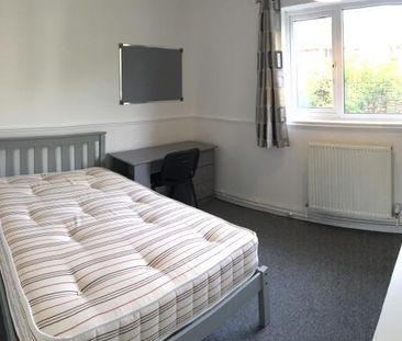 3 bedroom flat to rent - Photo 2