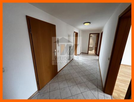 Schnäppchen mit Fernblick und 2 Badezimmern! Schicke 2,5 Raum DG Wohnung! - Photo 2