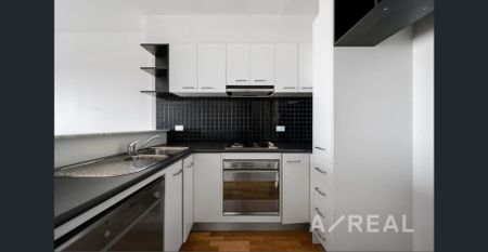 Loft-Style CBD Living with Panoramic Views - Photo 4