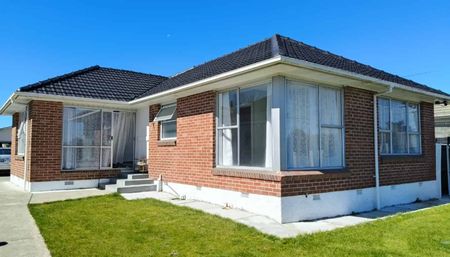 Brick & Tile Family House - Photo 5